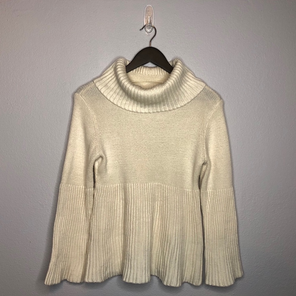 Cream/White Turtleneck Sweater